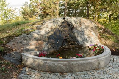 Minneslund i granit