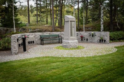 Minneslund i granit