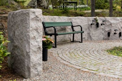 Minneslund i granit
