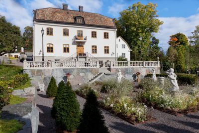 Stenmur och terass i granit