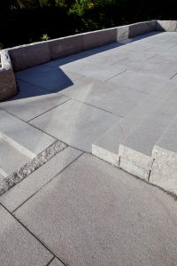 Stenhäll i granit