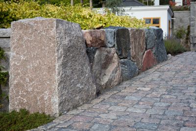 Stenmur i granit