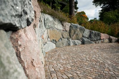 Stenmur i granit