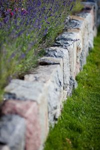 Stenmur i granit