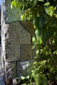 Stenmur i granit