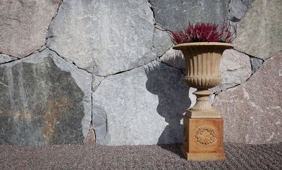 Stenmur i granit